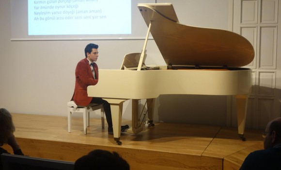 Piyano Tuşlarından Farklı Ezgiler Turing 2016 2017 Yılbaşı Konseri Genç Piyanist Güneş Yakartepe Kuyruklu Akustik Piano 11