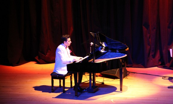 Güneş Yakartepe Piyano Türküler Türk Sanat Halk Musikisi Şarkılar Müzik Konseri İBB Cem Karaca Kültür Merkezi Konser Salonu 9