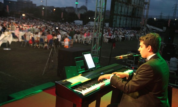 Stad iftarı Esenler Belediye Çocuk İftar Foto Piyano onseri Tasavvuf ve Dini  Müzikleri Ramazan Etkinlikleri Piyanist Güneş Yakartepe