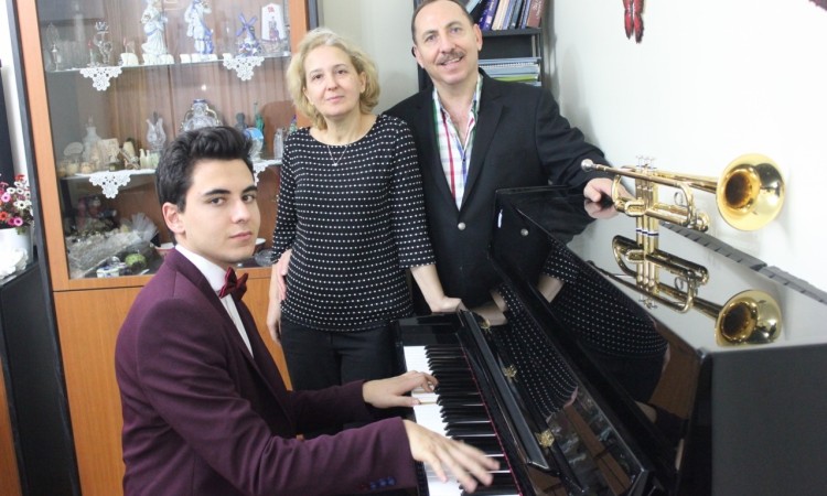 Piyanist Güneş Yakartepe Piyano İTÜ İstanbul Teknik Üniversite Üniversitesi Devlet Konser Konservatuvarı Kuyruklu Büyük Piano